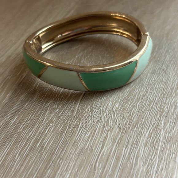 VTG Gold Tone Green Aqua Alternating Enamel Clamper Bangle Bracelet Wavy Unbrand - Picture 2 of 11